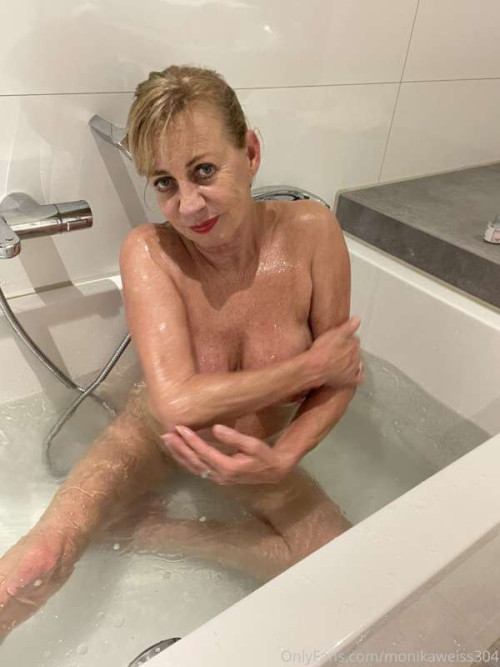 fee25d34779e4afdafda2f1d97c39067